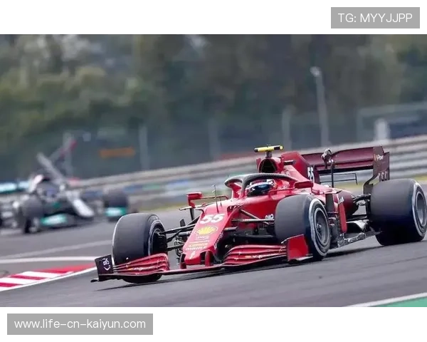 F1决赛圈惊险超越，f1竞赛